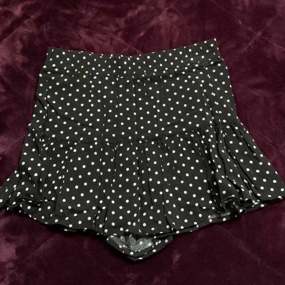 Aeropostle- Black Poka dot flowy shorts (M)